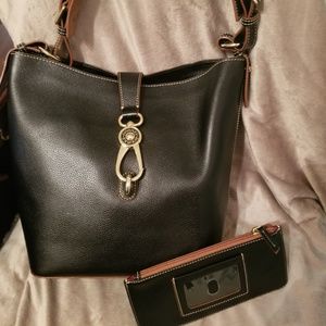 DOONEY & BOURKE LOGO LOCK TOSCANA LEATHER PURSE